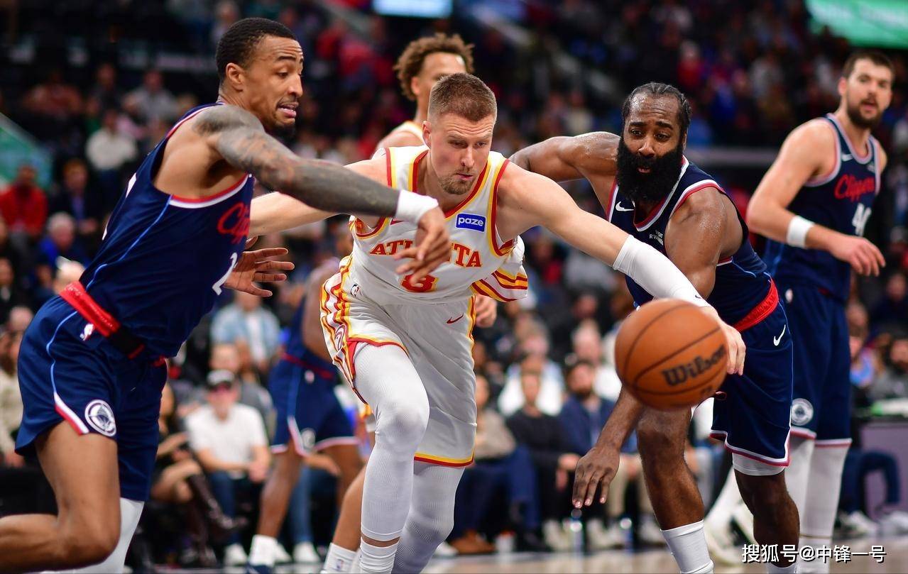 包含欧冠今晚走向成谜；洛杉矶快船篮板制胜；气氛紧张；资深球员宣示担当的词条